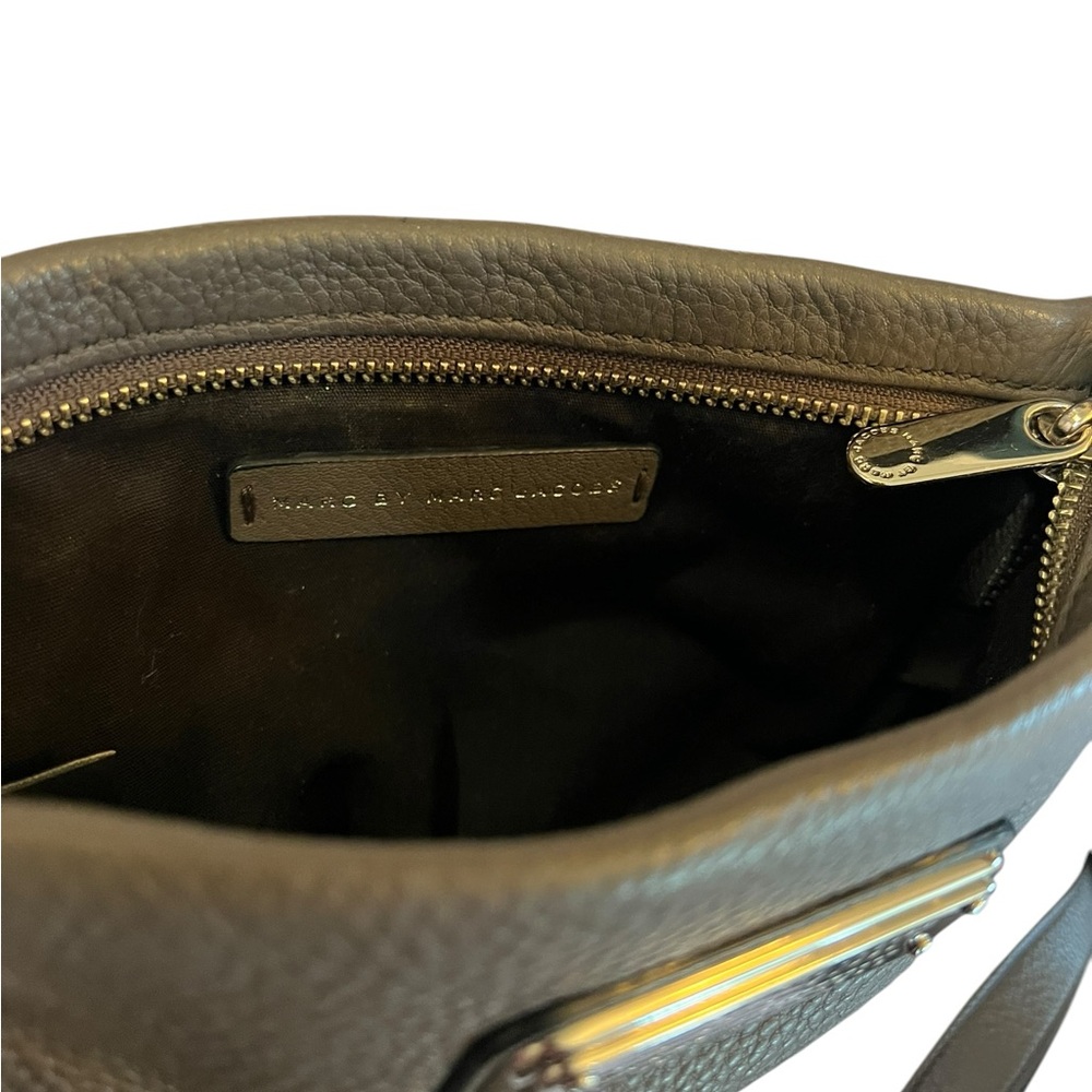 🩶𝐌𝐀𝐑𝐂 𝐁𝐘 𝐌𝐀𝐑𝐂 𝐉𝐀𝐂𝐎𝐁 Crossbody 𝐬𝐚𝐥𝐞𝐭𝐨𝐝𝐚𝐲𝐨𝐧𝐥𝐲 - Picture 9 of 12